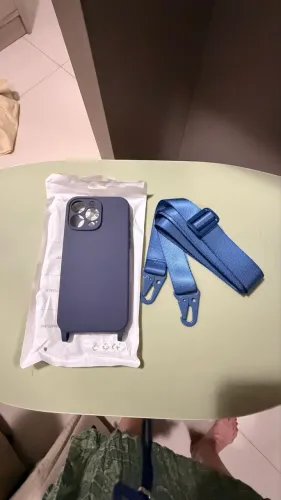 capinha iphone 16 pro max com cordinha, cor azul escuro, nova, nunca usada.