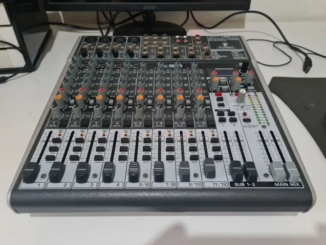 Mixer Behringer Xenyx X1622USB - Interface/mesa de som analógica (Leia a descrição)