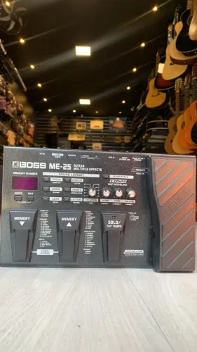 Pedaleira BOSS ME-25
