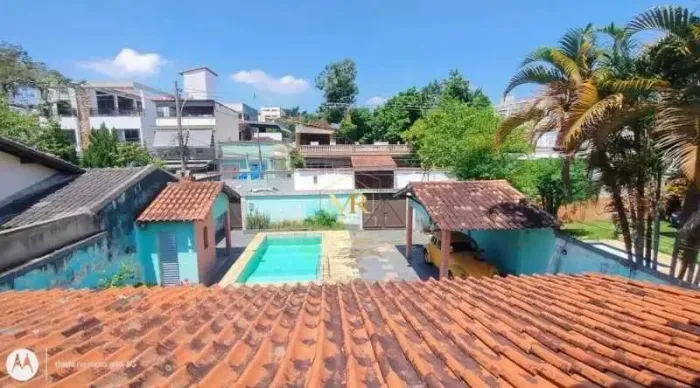 Casa de Rua à Venda - 4 Dormitórios - Taquara - 230 m² com Piscina, Churrasqueira e 4 Vaga
