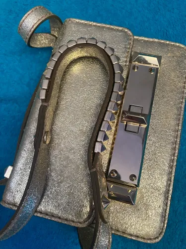 Bolsa Schutz dourada original (especial para ano novo)