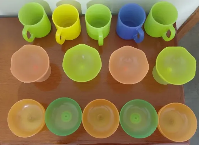 Canecas e Taças de plástico grosso coloridas