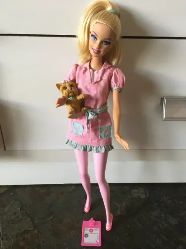  Barbie Veterinária com Cachorro