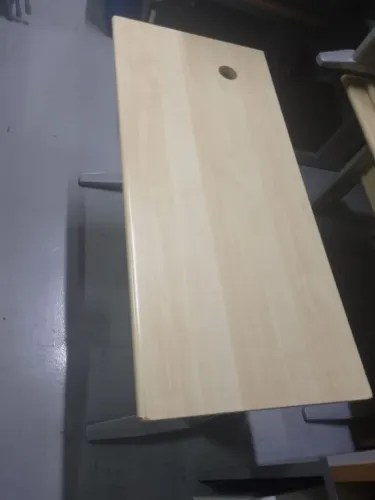 Mesa de escritório - Marfim pé de ferro 