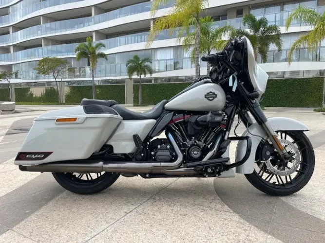 Harley-Davidson Street Glide CVO 2020 - Apenas 1.270 km rodados