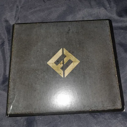 CD foo fighters- concrete and gold