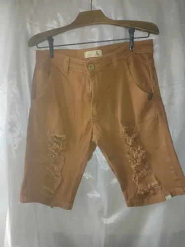 Bermuda masculina jeans marca Reserva.