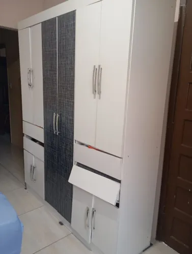 Vendo guarda roupa casal com avarias