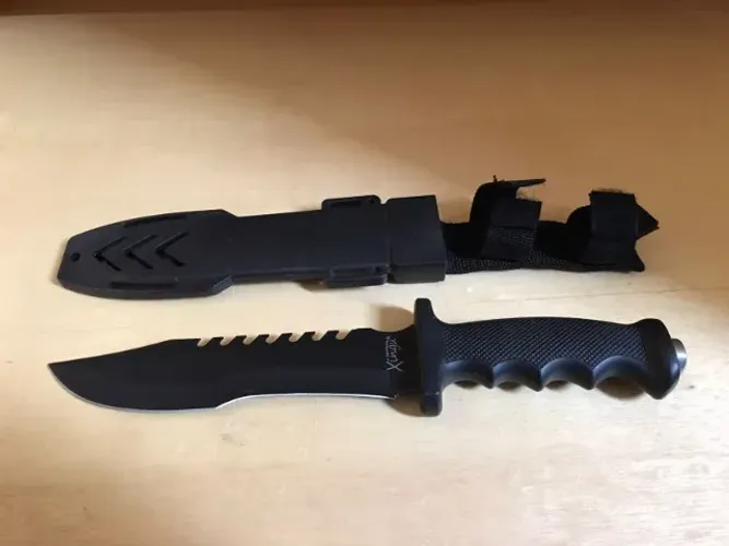 Faca Pesca Esportiva Xingú com Lâmina Preta e Bainha Rígida