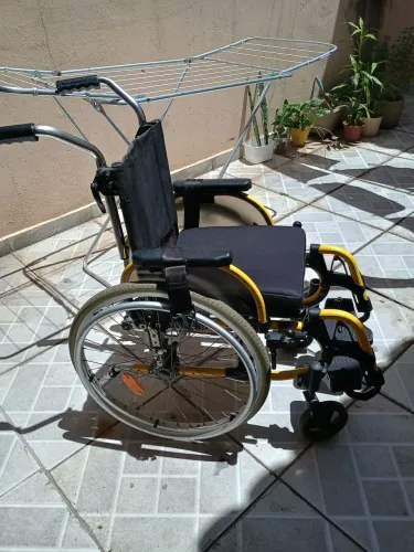 Cadeira de rodas infantil 