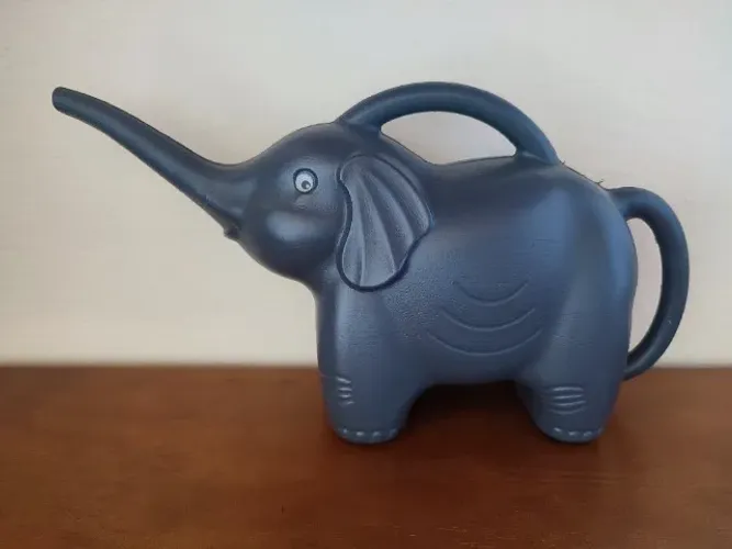 Regador Elefante Cinza - Capacidade 2,2L