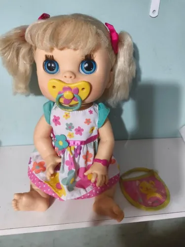 Baby Alive comer e brincar
