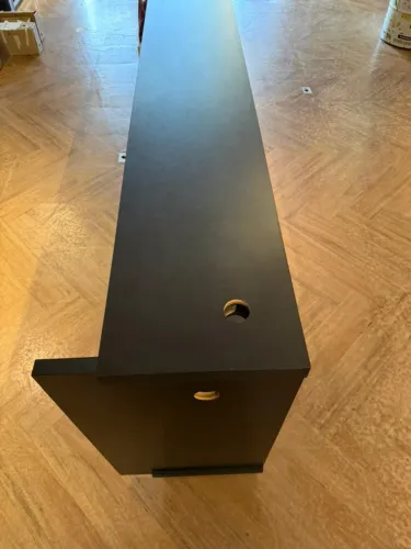 Armário com Portas e Frente de Vidro - Madeira Escura