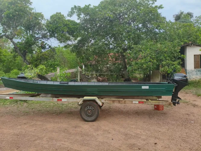 Barco mogi mirim e motor mercury 8 HP(sem carretinha)