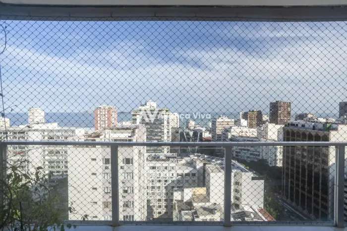 Magnífico flat, vista mar, com varanda e vaga, 2 quartos entre a praia e Lagoa