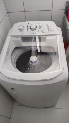 Máquina de lavar roupa com tambor inoxidável 12kg Eletrolux ótimo estado