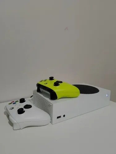 Xbox Séries S + 2 controles
