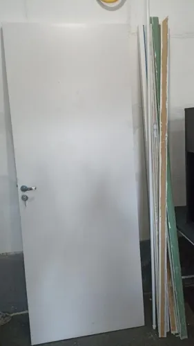 Vende-se porte 2.10x 80 nova