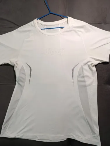 Camiseta para prática de esportes da marca UW Sports