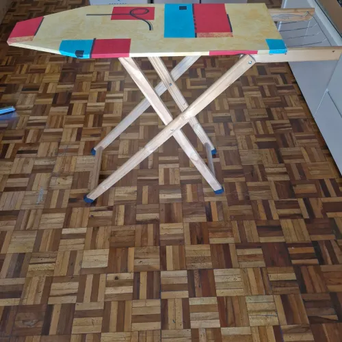 Tabua de passar roupa com capa