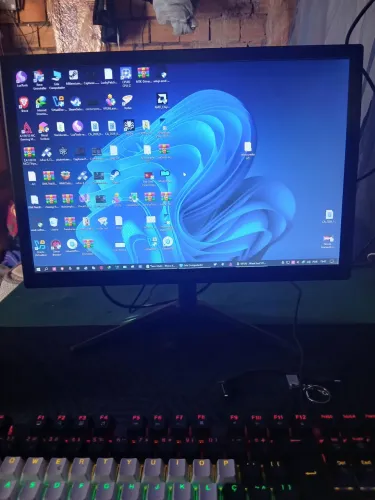 Monitor Bluecase 19" BM19I1HV ? 75Hz | Quase Novo! HDMI+VGA + Cabo HDMI Brinde