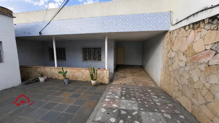 Casa para alugar com 4 quartos e 3 vagas no bairro Caiçaras em Belo Horizonte/MG