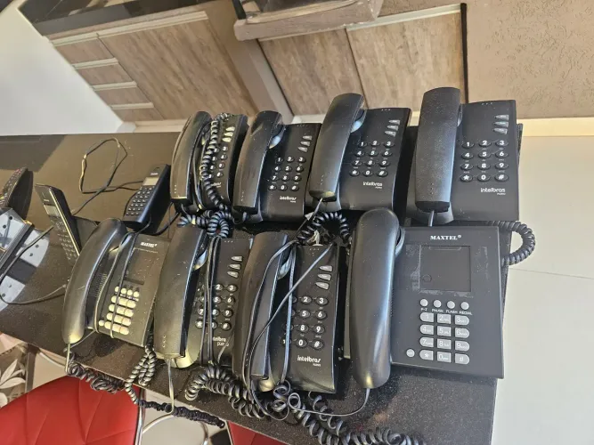 9 telefones de base + 2 tel s/ fio