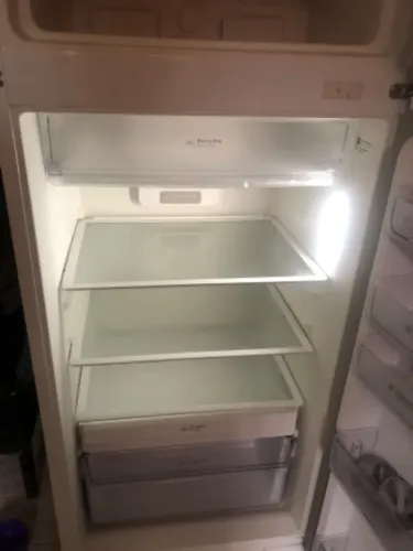Vendo geladeira valor 1,500 reais