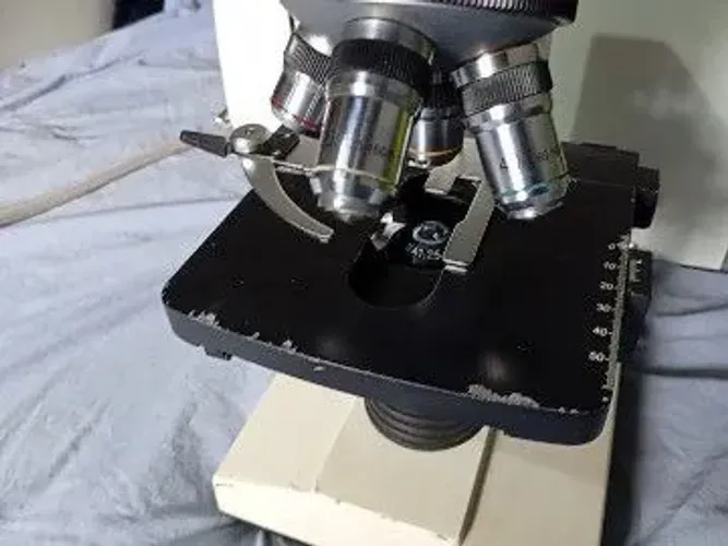 Microscópio Binocular excelente
