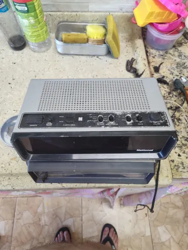Rádio relógio antigo 