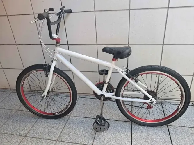 Bicicleta Wendy aro 24 com rodas aero, de 21 marchas, funcionando tudo certinho