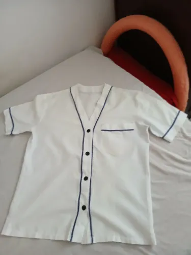 Vendo uniforme feminino do Colégio Pedro II  com pouco uso
