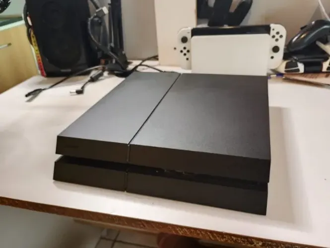 Playstation 4 versão 13.50 + 4 jogos "MENOR VALOR"