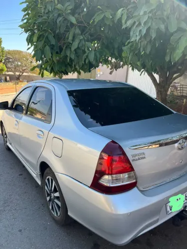 Toyota Etios Platinum Sed. 1.5 Flex 16V 4P Mec. 2015