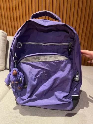 Mochila Kipling Original - Roxa (usada 3x)