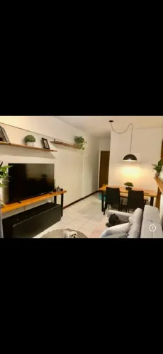 Mesa, banco e aparador em madeira maciça