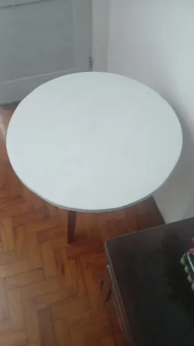 Mesa Redonda em Madeira