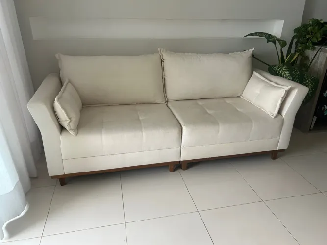 Sofá de linho bege