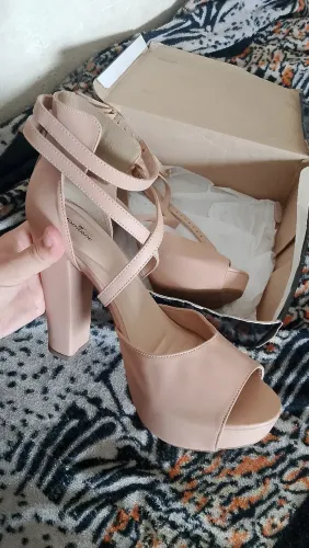 Sandália nova