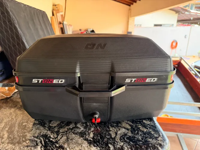 Baú Bauleto Stoned 52L (2 capacetes) com chave