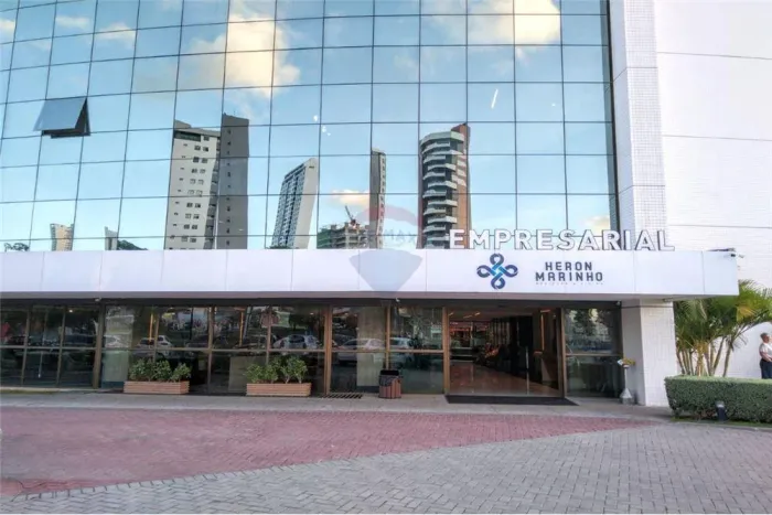 Sala comercial para locação, no Heron Marinho, com 35m², lavabo, no 11º andar.
