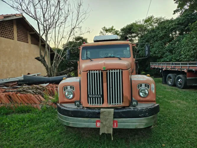 Scania L 110 truck e carroceria no documento.