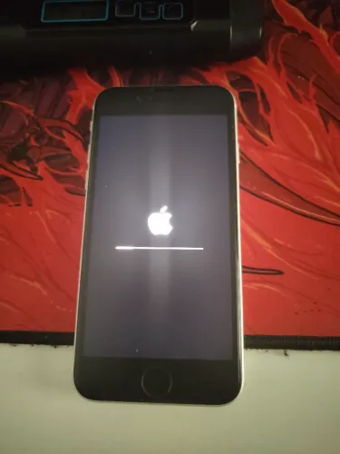 Celular iPhone SE segunda geração 64gb