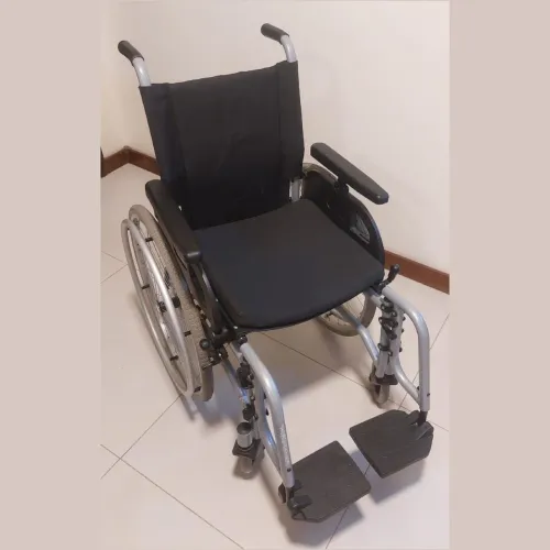 Cadeira de rodas dobrável Jaguaribe (modelo Taipu)