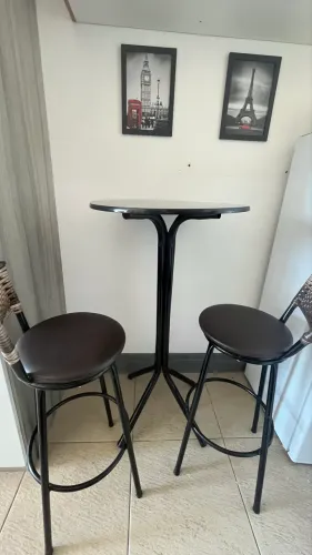 Mesa bistrô + 2 cadeiras kit