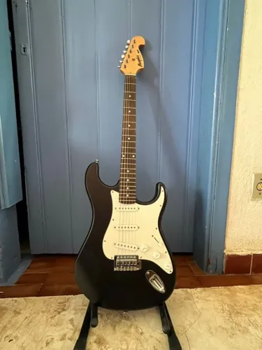 Guitarra Strato Tagima MG32 + Amp Mackintec