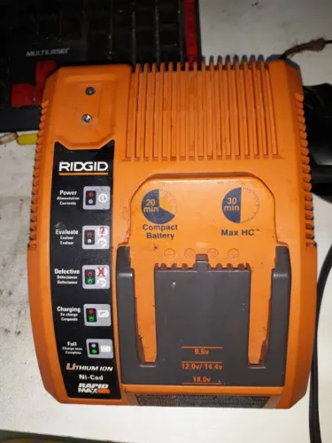 carregador de baterias Ridgid Rapid Max