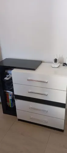Cômoda / Balcão com 4 Gavetas - Branco e Preto