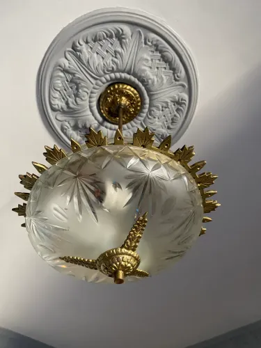 Lustre pendente em bronze maciço e cúpula de vidro