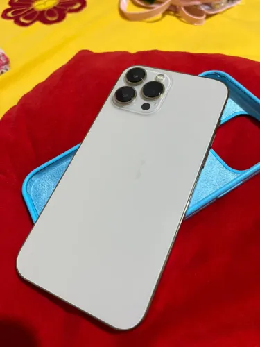 iPhone 13 Pro Max Dourado